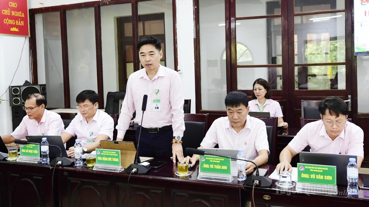 Lãnh đạo Chi nhánh Ngân hàng Chính sách xã hội tỉnh báo cáo kết quả hoạt động tín dụng chính sách trên địa bàn Quý III.