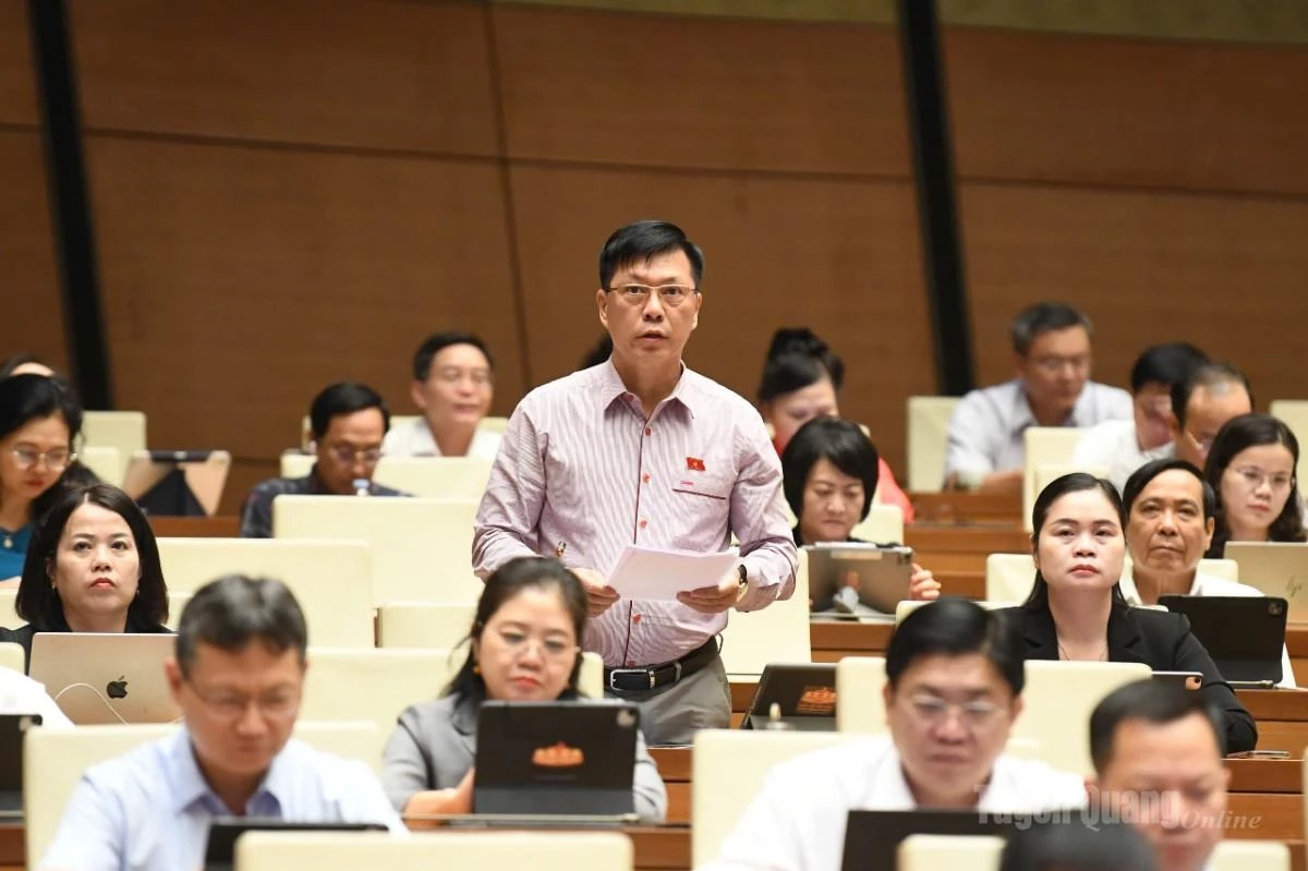 ĐBQH Lý Văn Huấn thảo luận dự thảo Nghị quyết của Quốc hội về thực hiện thí điểm cơ chế thu hồi và xử lý tài sản liên quan đến tội phạm không qua kết tội.