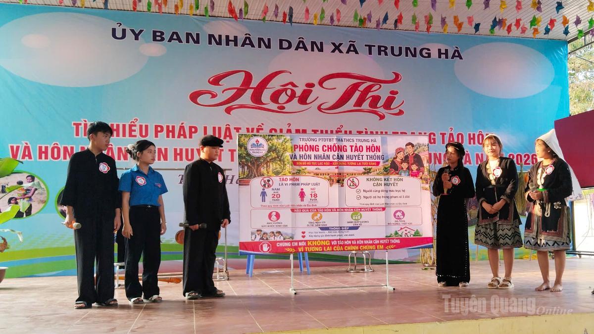 Một phần thi  tại Hội thi tìm hiểu pháp luật về giảm thiểu tảo hôn và hôn nhân cận huyết thống.