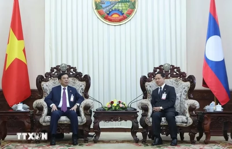 Vietnamese Deputy Prime Minister and Minister of National Defence Gen. Phan Van Giang and his Lao counterpart Gen. Khamlieng Outhakaysone at the meeting. (Photo: VNA)