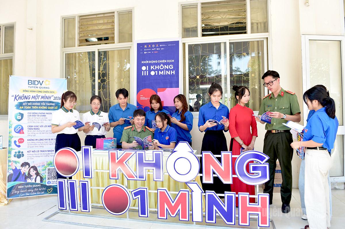 Chiến dịch “Không một mình” năm 2026 được tổ chức nhằm nâng cao nhận thức, trách nhiệm của gia đình, nhà trường và cộng đồng về các rủi ro trên không gian mạng.