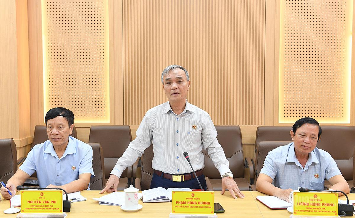 Thượng tướng Phạm Hồng Hương, Phó Chủ tịch Hội Cựu chiến binh Việt Nam phát biểu tại buổi làm việc.