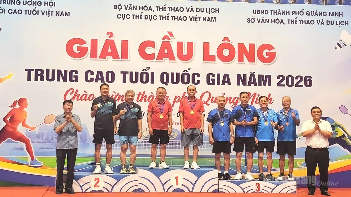 Vận động viên Nguyễn Anh Đức và Đỗ Viết Đức giành Huy chương Vàng, nội dung đôi nam ở lứa tuổi 61-65 tuổi tại giải.