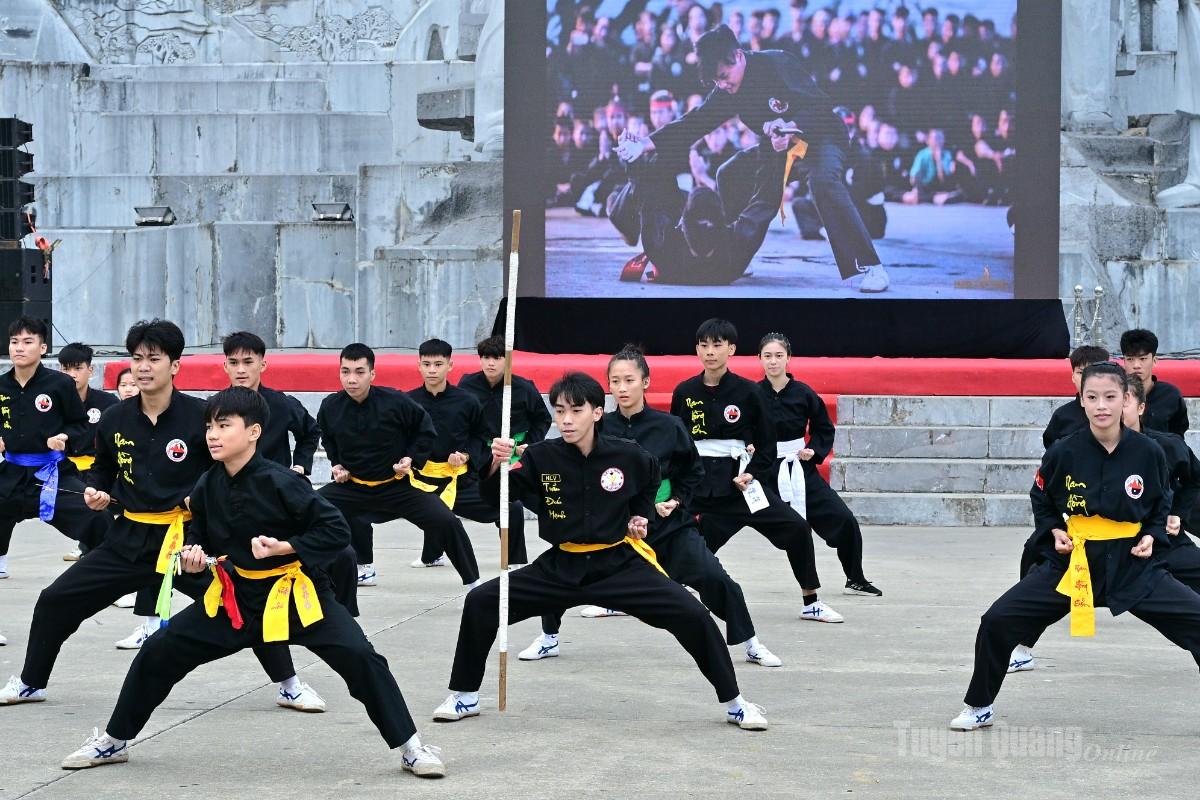 Hoạt động biểu diễn võ thuật.