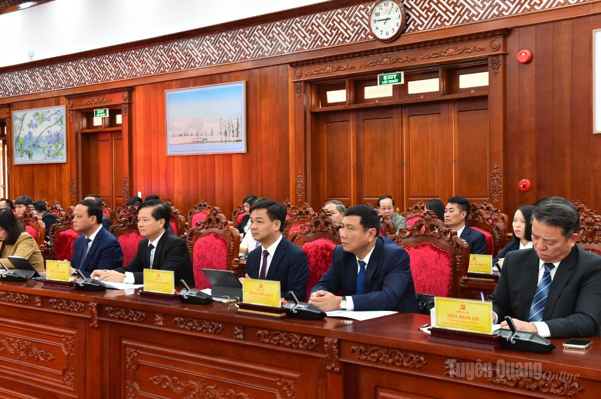 Các đồng chí Ủy viên Ban Thường vụ Tỉnh ủy tại hội nghị.