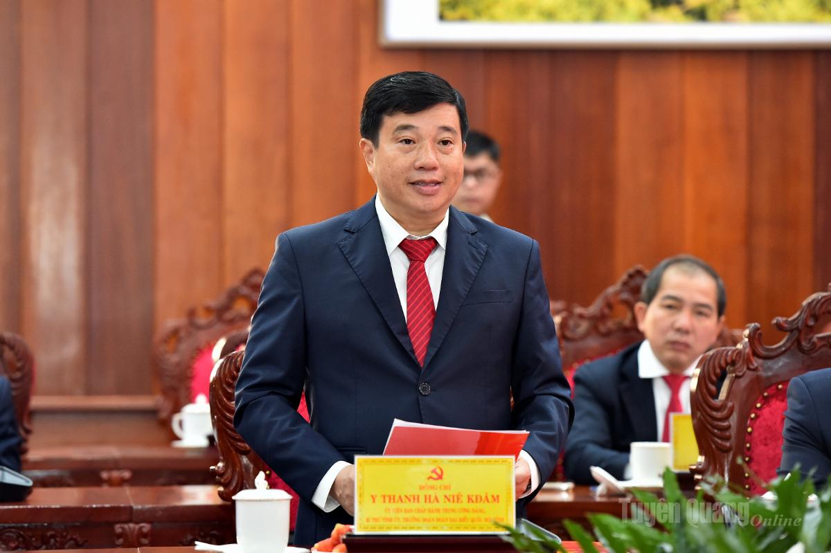 Đồng chí Bí thư Tỉnh ủy Lâm Đồng Y Thanh Hà Niê Kđăm phát biểu chào mừng tại hội nghị.