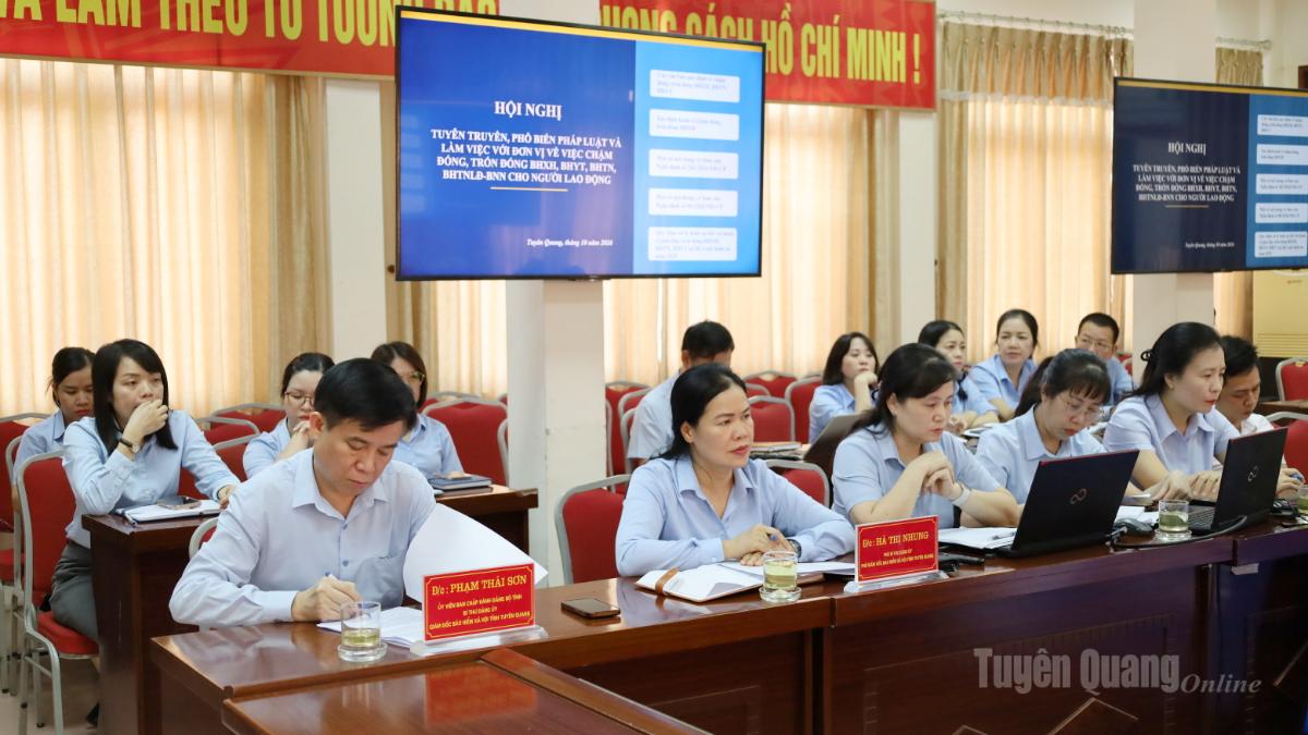 Đại diện cơ quan BHXH tỉnh tại hội nghị.