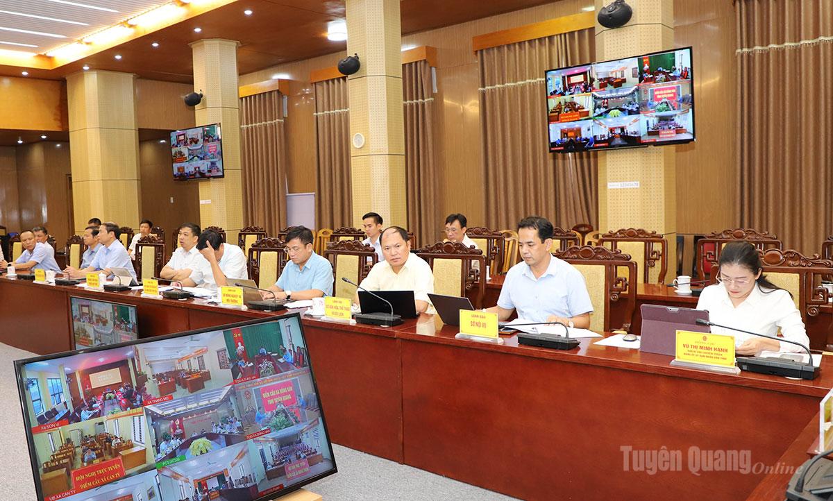 Các đại biểu dự cuộc họp.