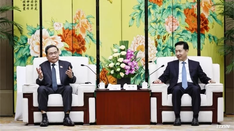 President of the Vietnamese National Assembly Tran Thanh Man (L) and Secretary of the Party Committee of Shaanxi province Zhao Yide (Photo: VNA)