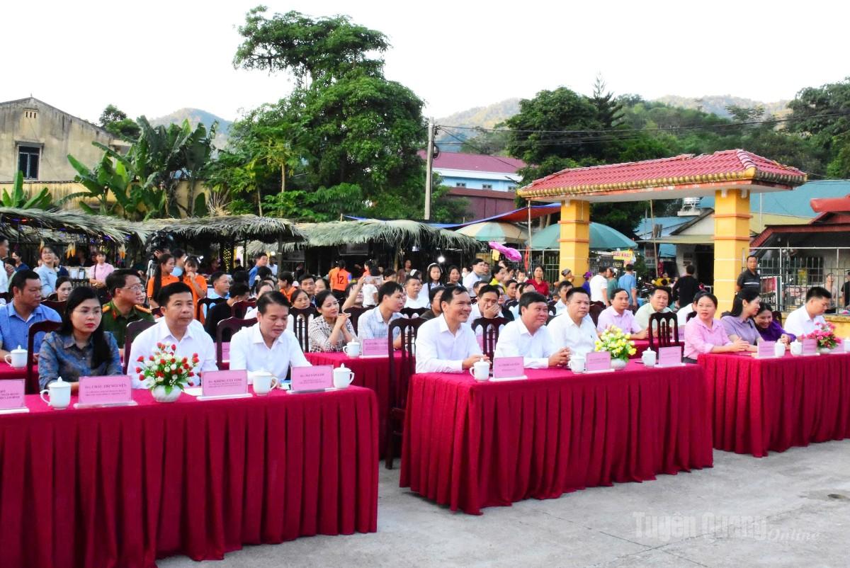 Các đại biểu dự lễ ra mắt.