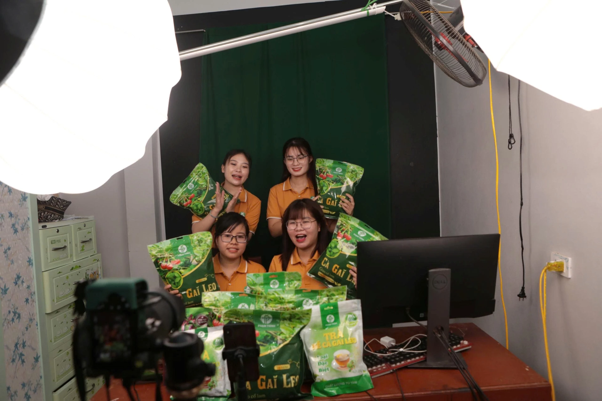 Sản phẩm nông nghiệp được đưa lên sàn thương mại điện tử.