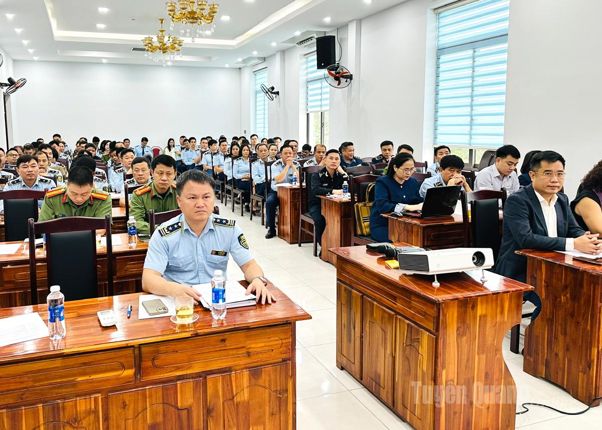 Các đại biểu dự hội thảo.