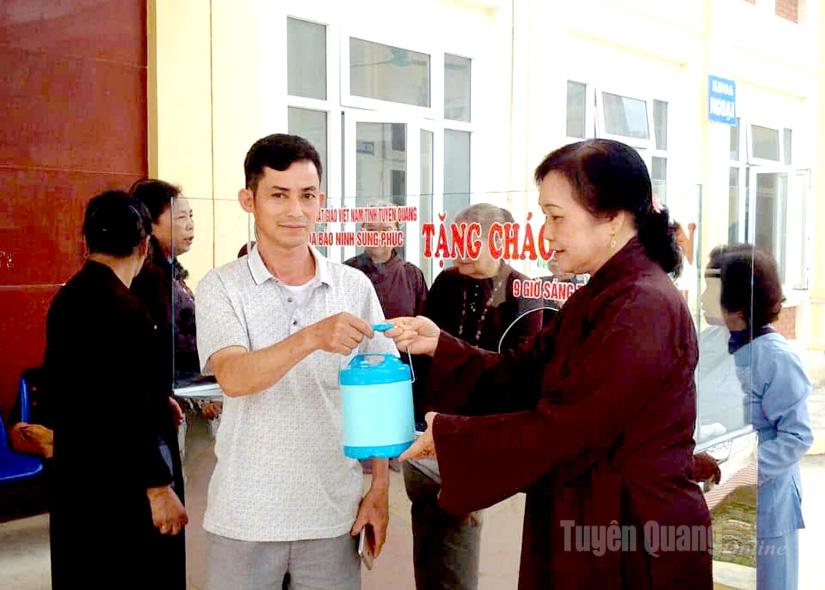 Những suất cháo tình nghĩa được bà Quế và các thành viên trong nhóm duy trì nấu và phát cho bệnh nhân suốt 11 năm qua.