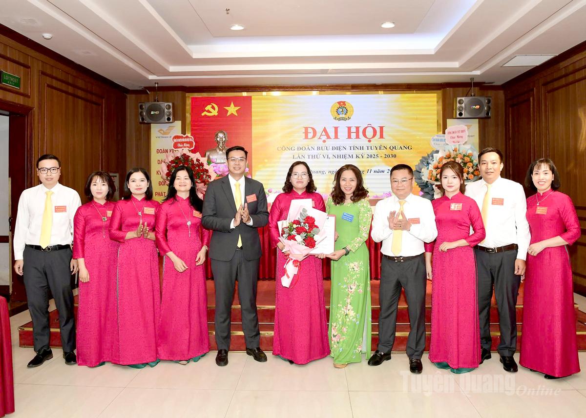 BCH Công đoàn Bưu điện tỉnh khóa VI, nhiệm kỳ 2025-2030 ra mắt Đại hội.