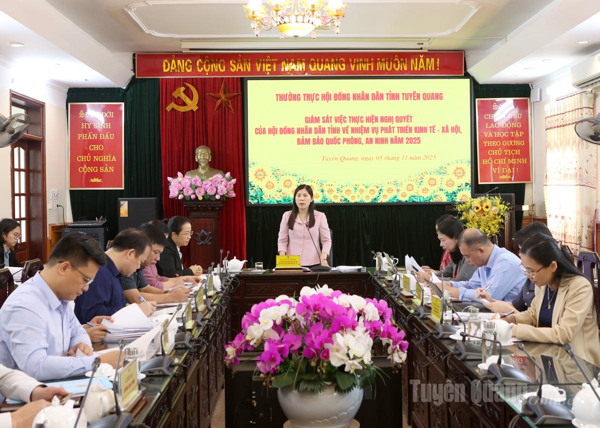 Toàn cảnh buổi làm việc.