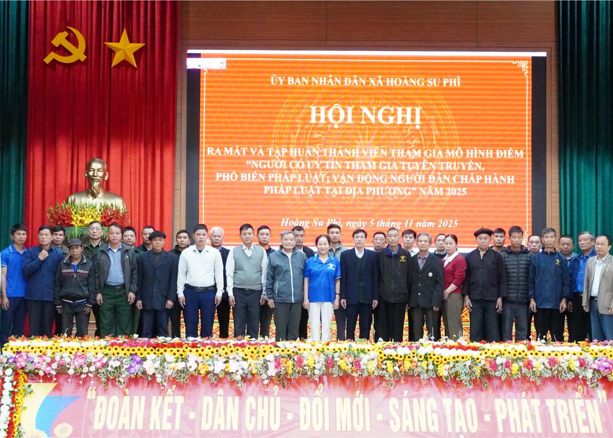 Các đại biểu tham dự Hội nghị ra mắt và tập huấn tại hội nghị.