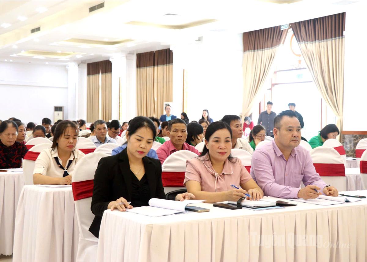 Các đại biểu dự Hội nghị tập huấn triển khai hiệu quả chương trình chuyển đổi số trong xây dựng Nông thôn mới, hướng tới Nông thôn mới thông minh.