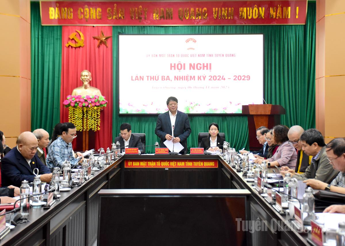 Đồng chí Hà Trung Kiên, Ủy viên Ban Thường vụ Tỉnh ủy, Phó Chủ tịch Thường trực Ủy ban MTTQ Việt Nam tỉnh, chủ trì hội nghị.