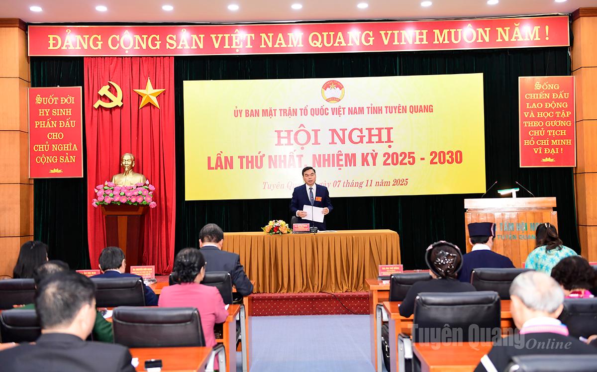 Đồng chí Ma Thế Hồng, Phó Bí thư Tỉnh ủy, Chủ tịch Ủy ban MTTQ Việt Nam tỉnh chủ trì phiên họp.