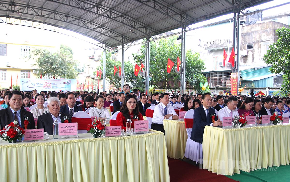 Các đại biểu dự lễ kỷ niệm.