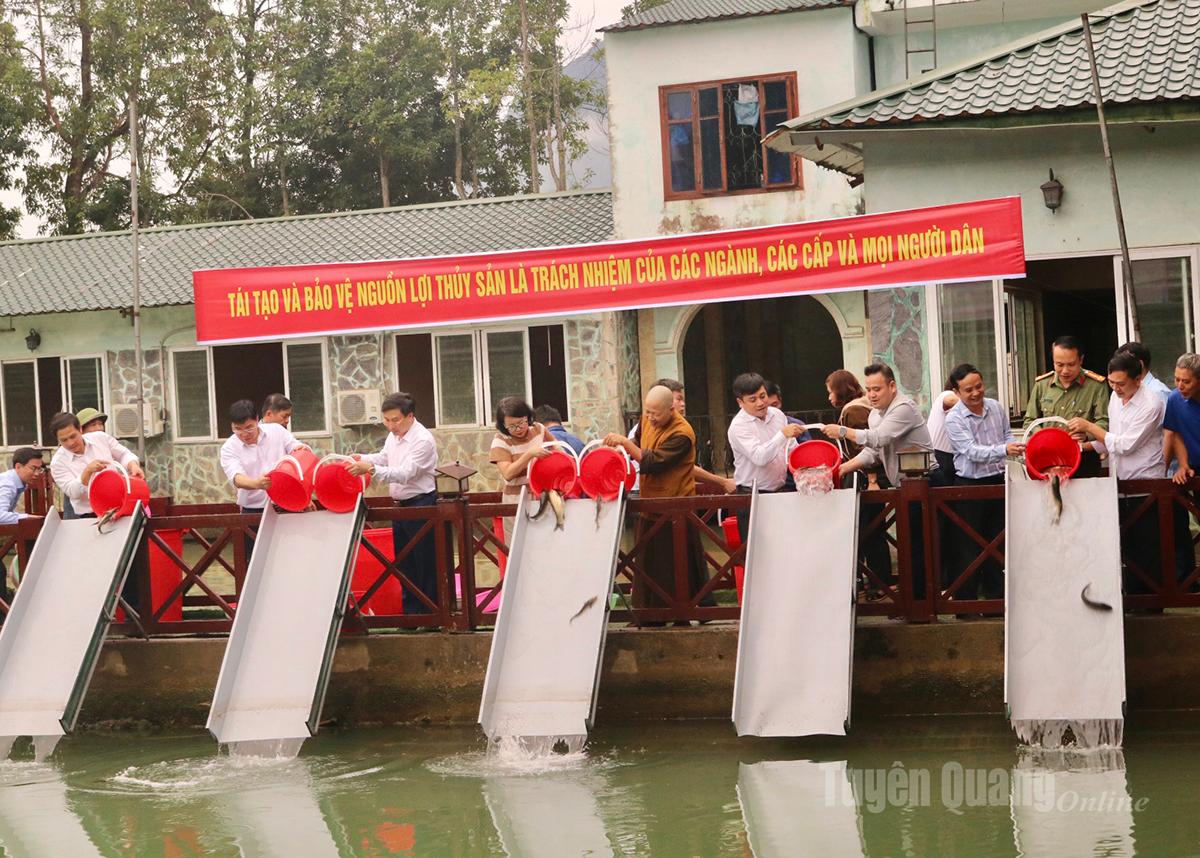 Các đại biểu thả cả giống.