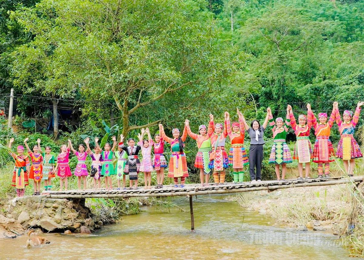 Cầu dân sinh thôn Nặm Bó, xã Kiến Thiết bằng tre, nứa sẽ được thay bằng cầu bê tông vững chắc.