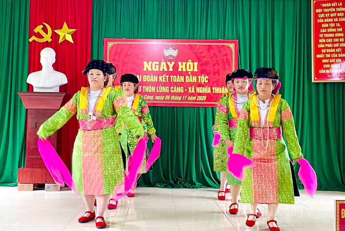 Tiết mục văn nghệ đặc sắc tại Ngày hội.