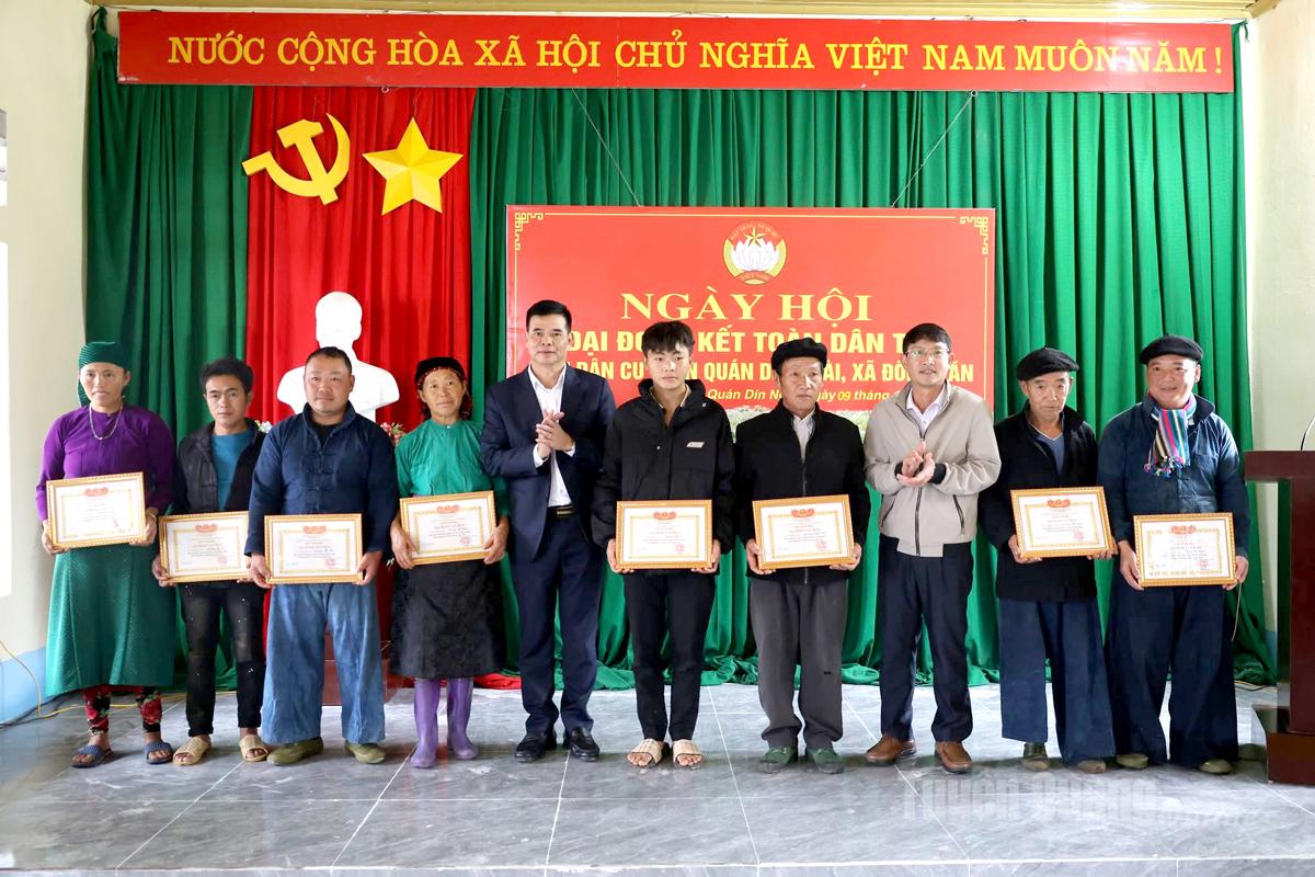 Dịp này, 10 gia đình trên địa bàn thôn đã được Sở Văn hoá, Thể thao và Du lịch đã tặng danh hiệu Gia đình Văn hoá.