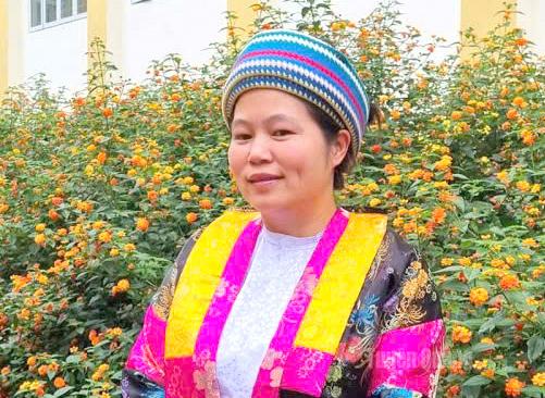 Cô giáo Vàng Thị Dính, Trường Phổ thông Dân tộc Nội trú THCS và THPT Đồng Văn, xã Đồng Văn.