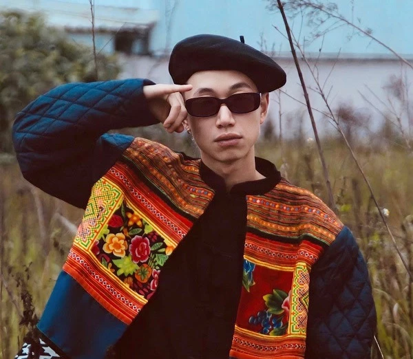 Ca sỹ Bùi
Xuân Trường (Rapper Double2T), xã Minh Quang, Tuyên Quang rất thành công với giai điệu mang âm hưởng văn hóa các dân tộc.