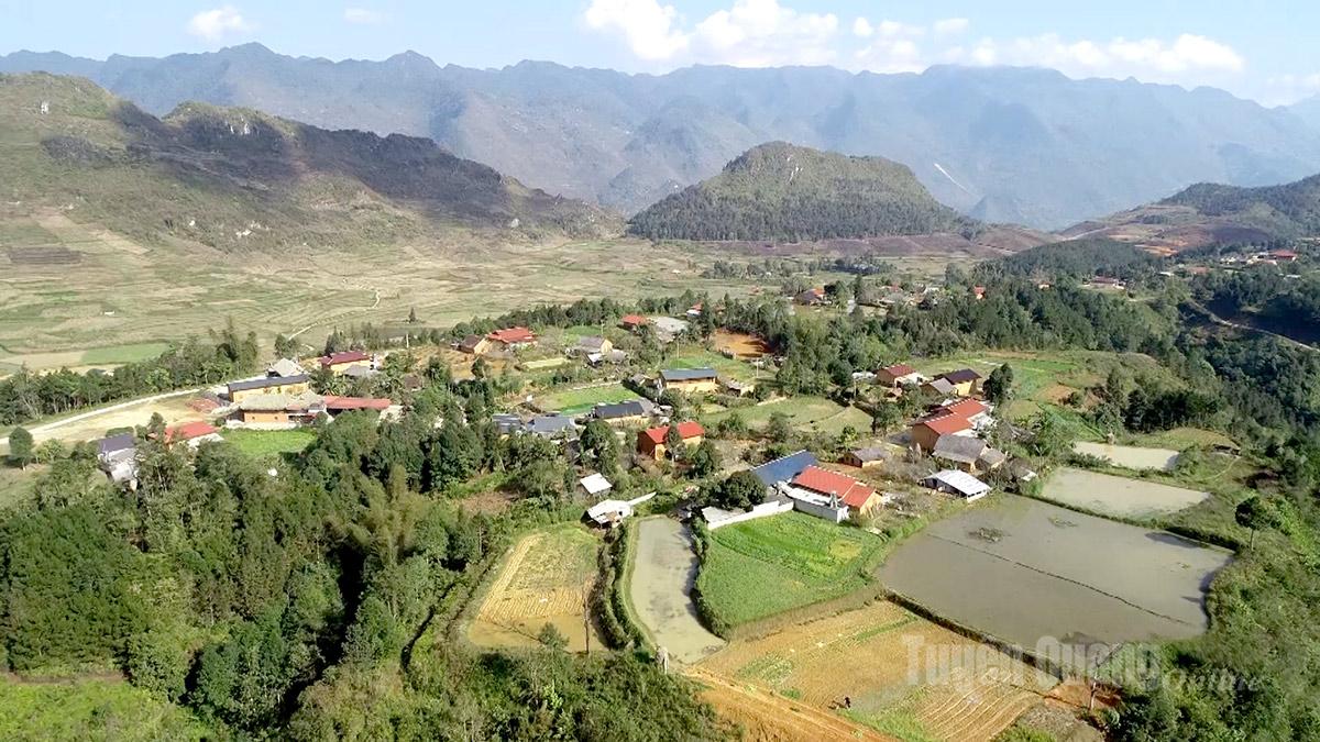 A peaceful view of Nam Dam Community-based Cultural Tourism Village from above.