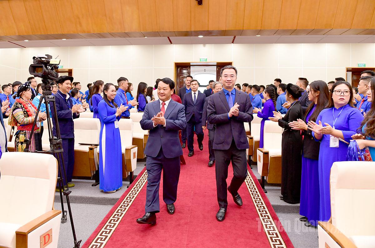 Đại hội chào đón đại biểu dự Đại hội.