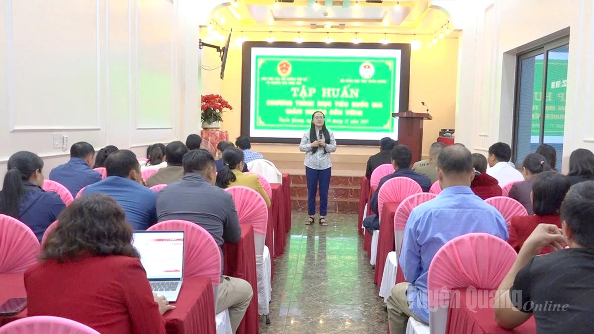 Học viên tham gia tập huấn nâng cao kỹ năng cho cán bộ làm công tác giảm nghèo.