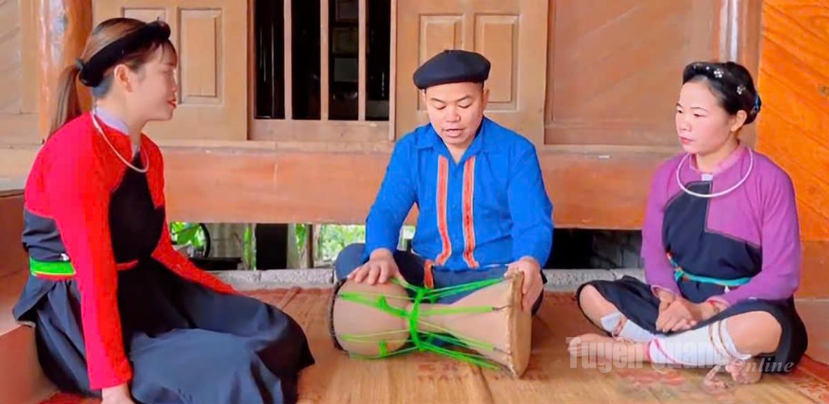 Sam Van Dao, the third generation of the family, continues to preserve, honor, introduce, and recreate the ancient Cao Lan ceramic drum culture.