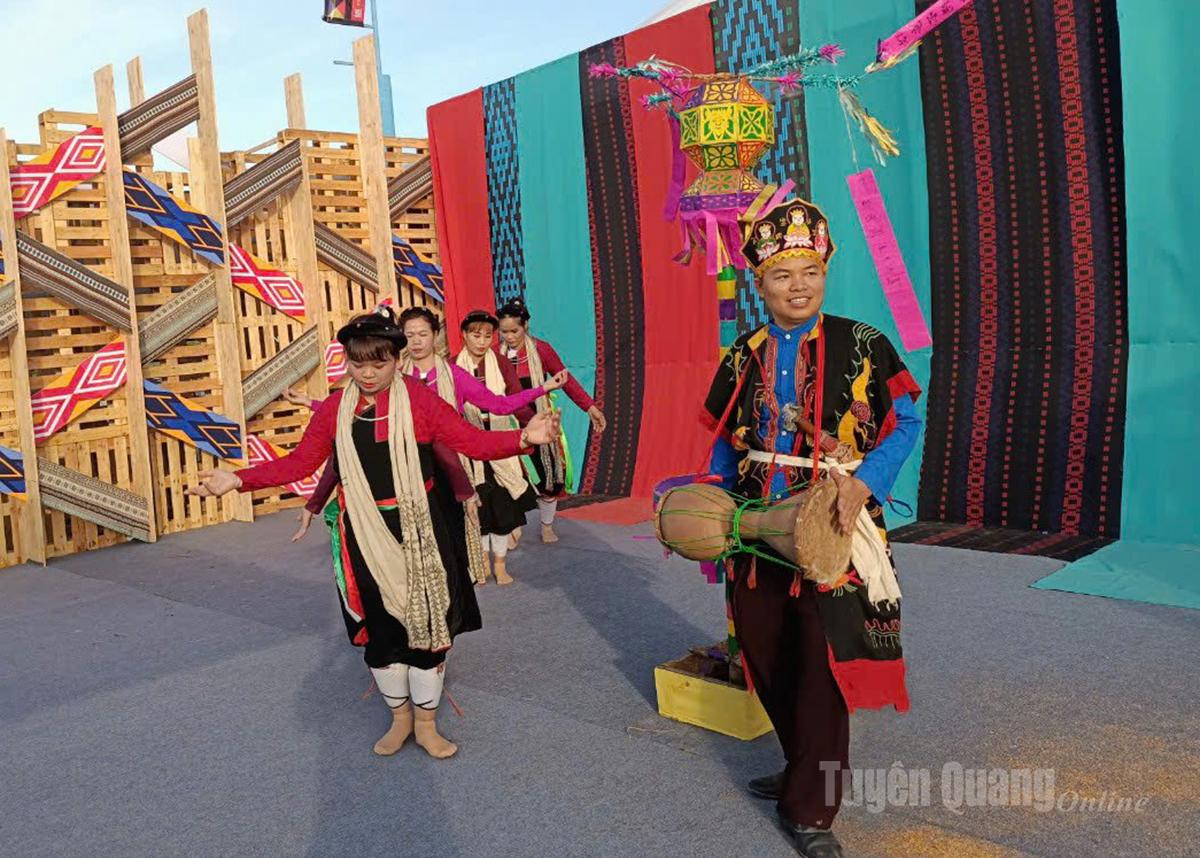 From the village to the national stage, the dances and songs performed by the Sam family remain vibrant, inspiring, and spreading national pride.