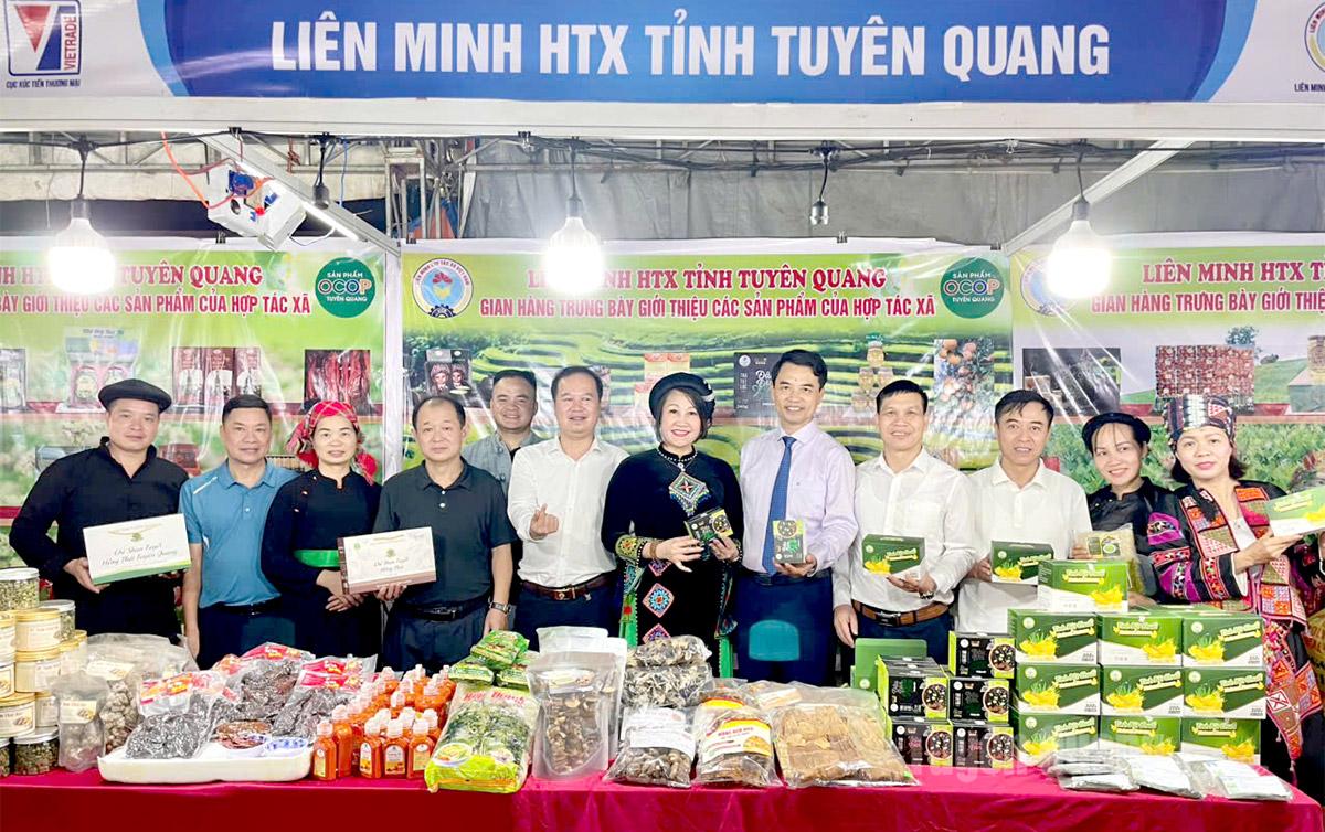 Đoàn HTX tỉnh Tuyên Quang tham gia trưng bày và quảng bá sản phẩm tại Hội chợ Xúc tiến Thương mại khu vực miền Nam 2025.