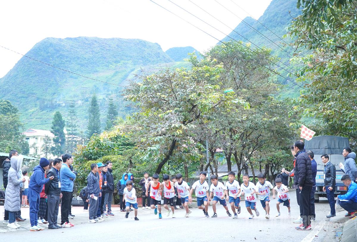 Giải chạy “Thiếu niên Khâu Vai chạy trên cung đường Hạnh Phúc” năm 2025.