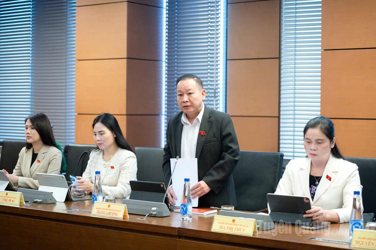 Đại biểu Tráng A Dương phát biểu thảo luận