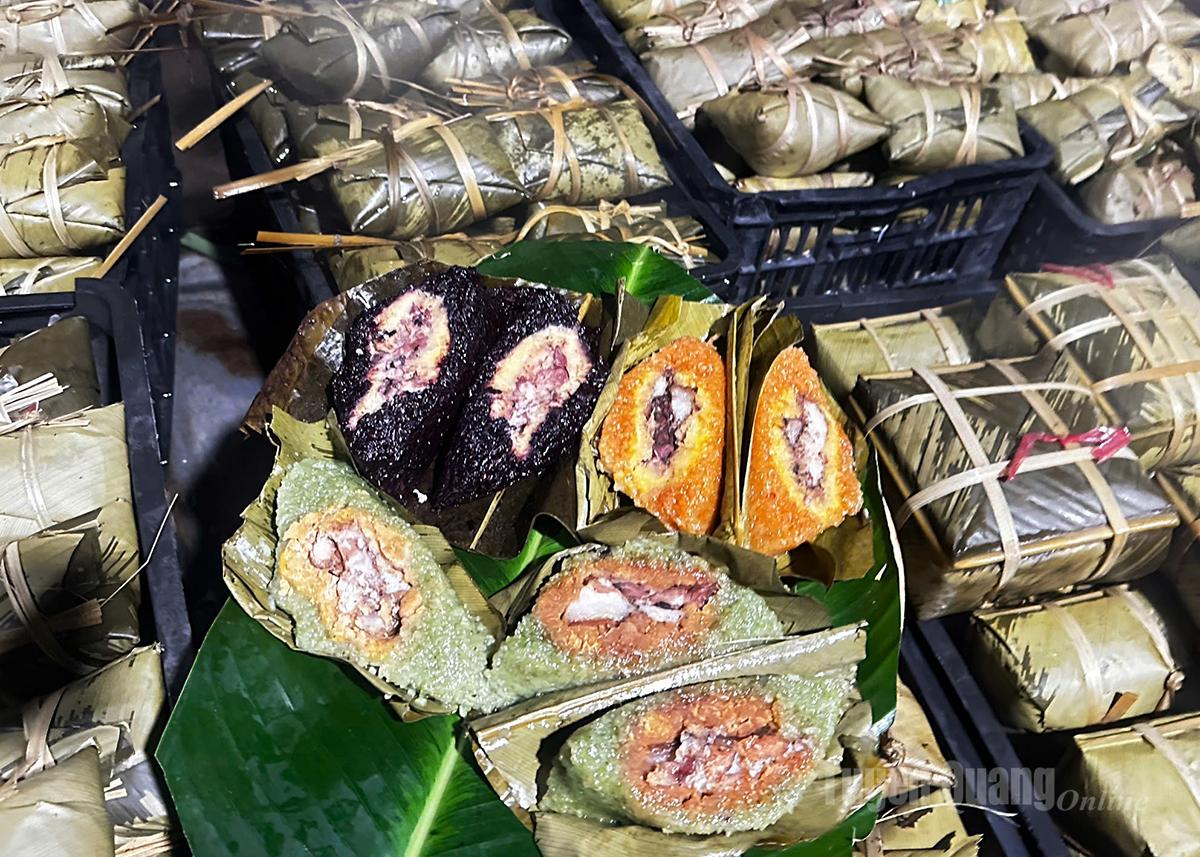 Ba Dat sticky rice cakes come in various flavors, customized to customer orders.