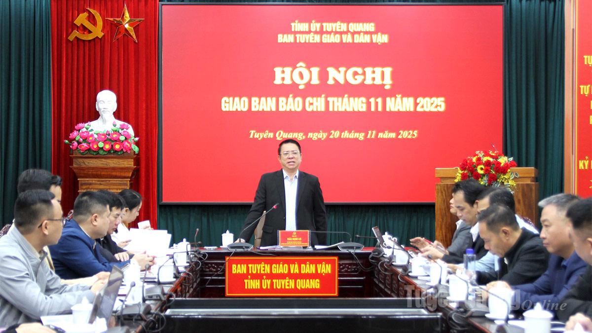 Trưởng ban Tuyên giáo và Dân vận Tỉnh ủy Trần Mạnh Lợi phát biểu chỉ đạo tại hội nghị.