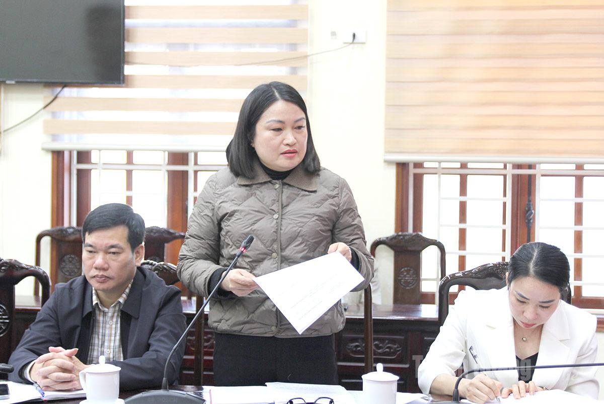 Lãnh đạo Báo và phát thanh, truyền hình Tuyên Quang phát biểu tại hội nghị.