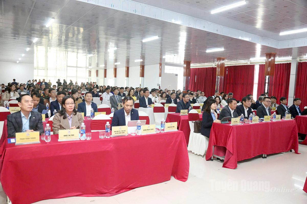 Các đại biểu dự hội nghị.