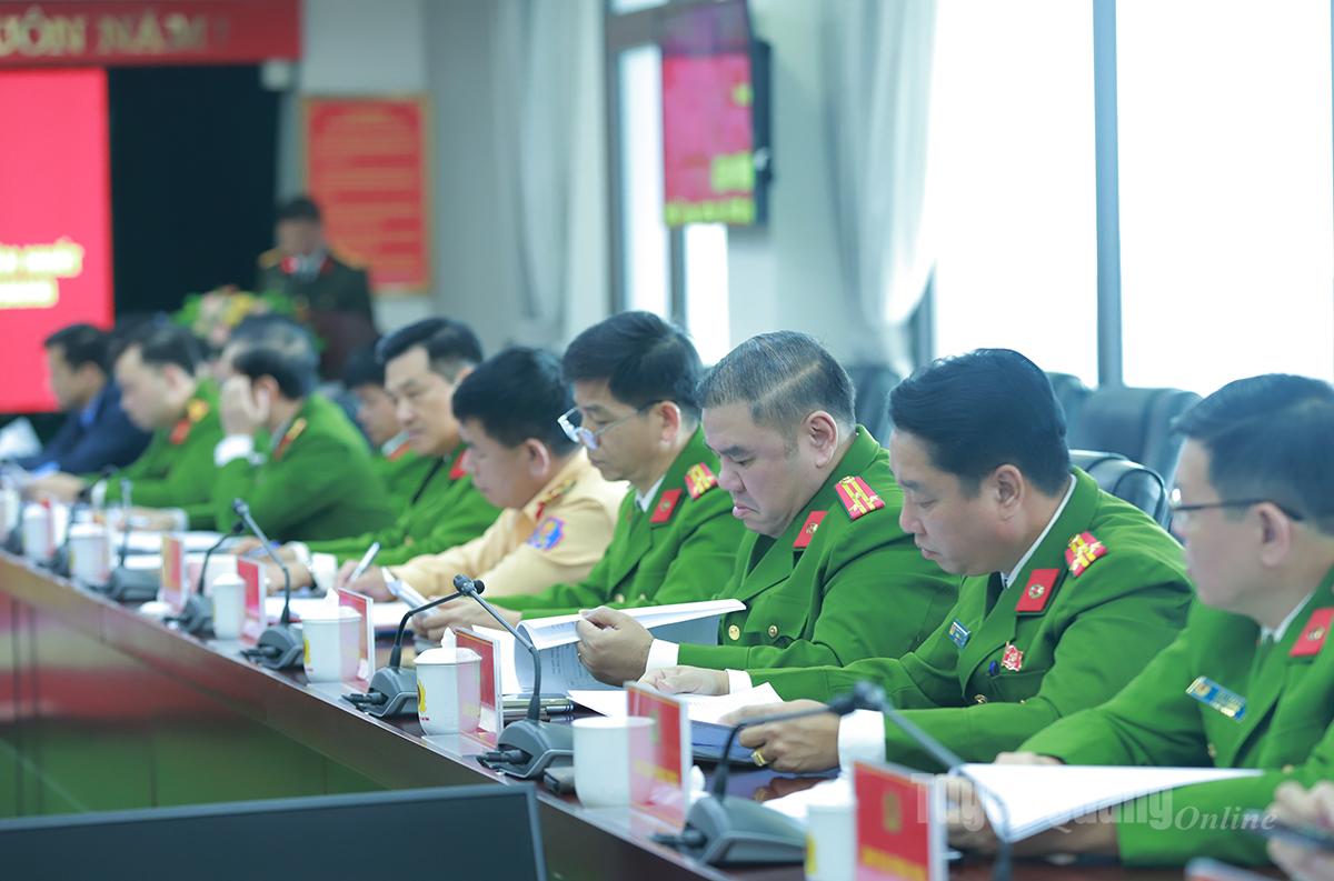 Lãnh đạo các phòng nghiệp vụ khối Cảnh sát dự Lễ phát động.