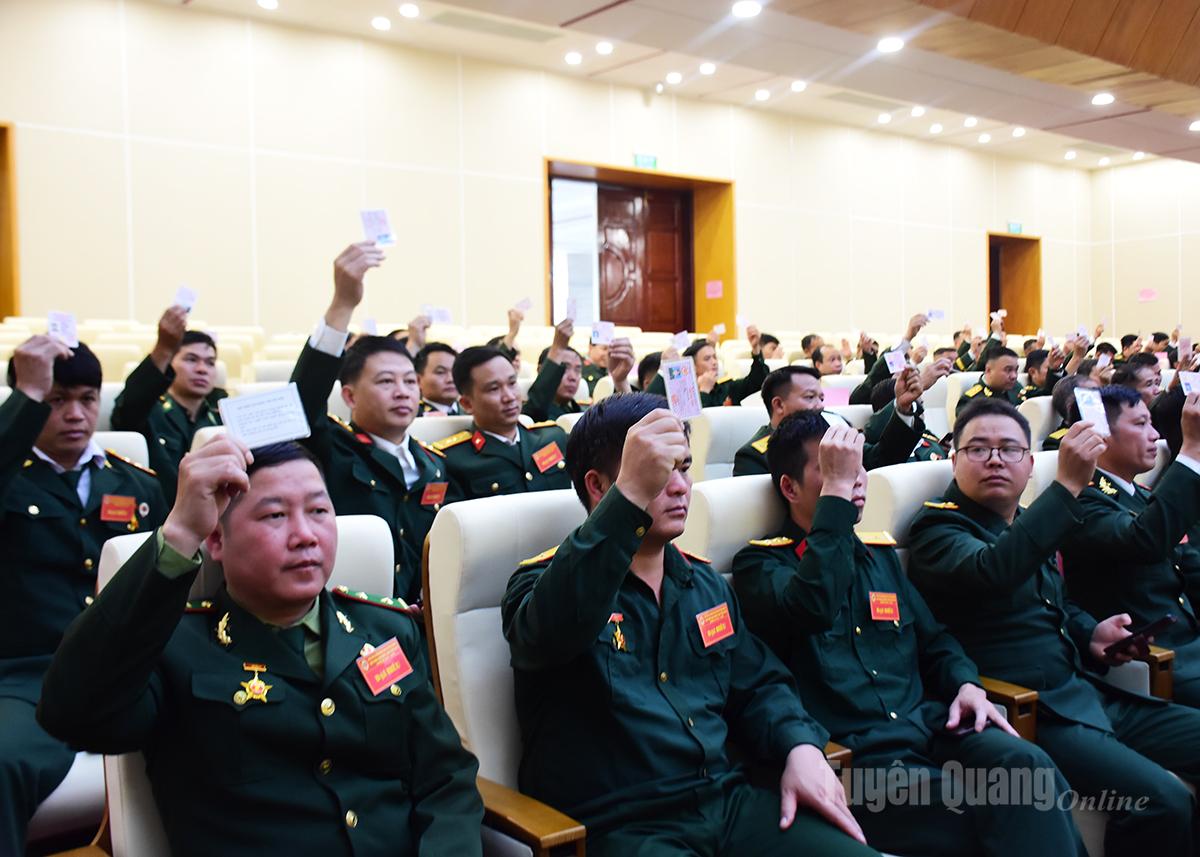 Đại biểu biểu quyết thông qua Đoàn chủ tịch, Đoàn thư ký Đại hội.