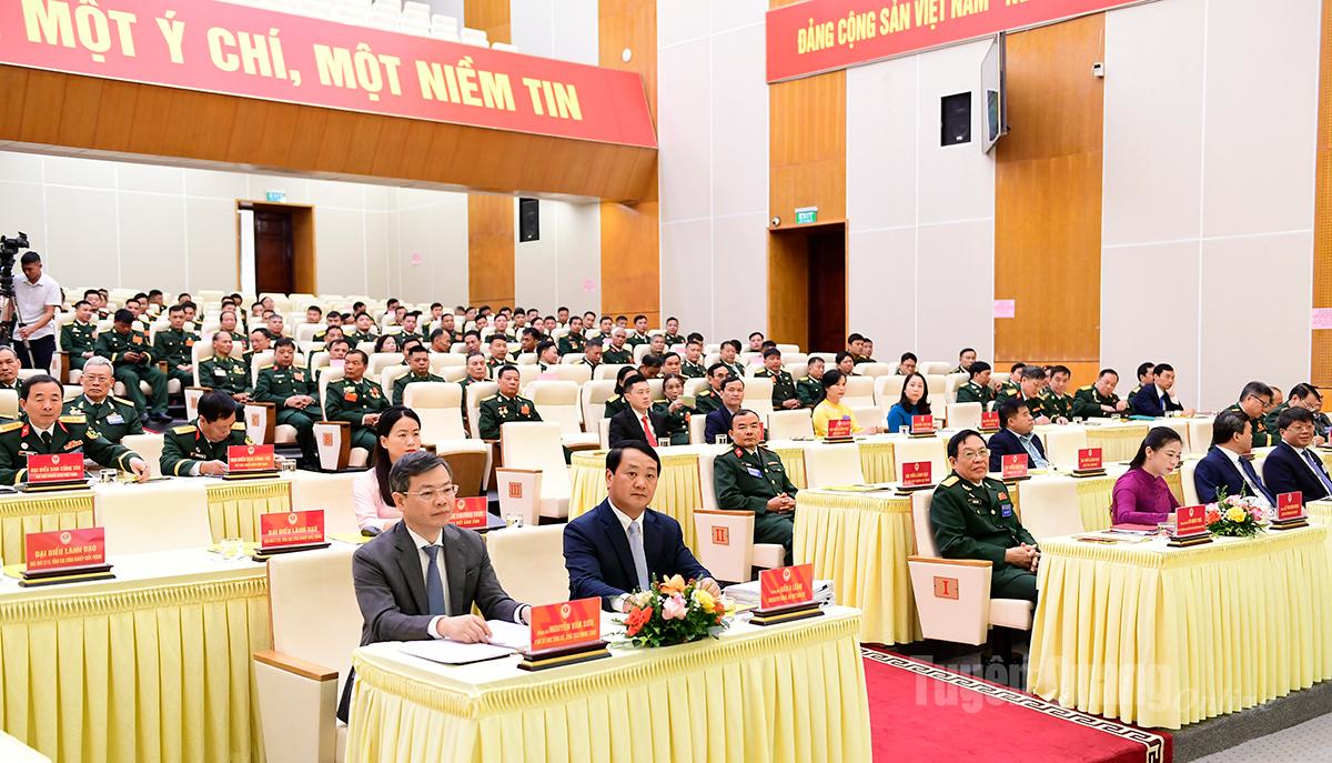 Các đồng chí lãnh đạo tỉnh và Hội Cựu chiến binh Việt Nam dự Đại hội.