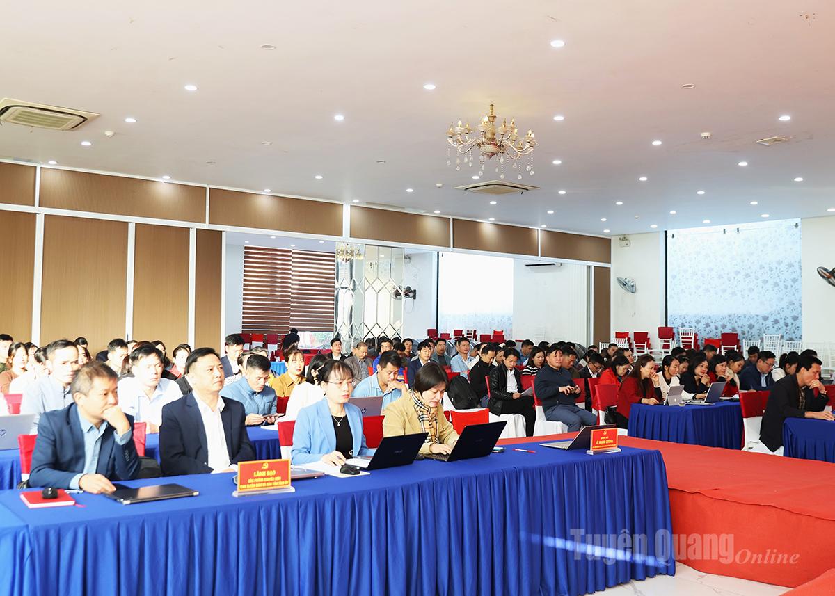 Các đại biểu dự buổi tập huấn.