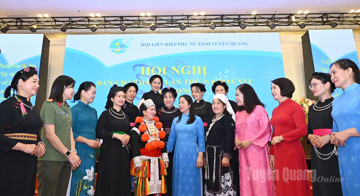 Đội ngũ cán bộ nữ các cấp ngày càng nâng cao về trình độ chính trị và chuyên môn, nghiệp vụ. 
Ảnh: Quang Hòa