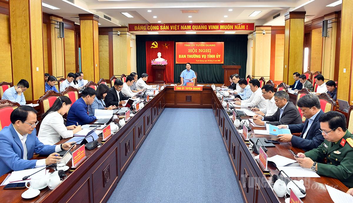 Đồng chí Bí thư Tỉnh ủy Hầu A Lềnh chủ trì hội nghị.