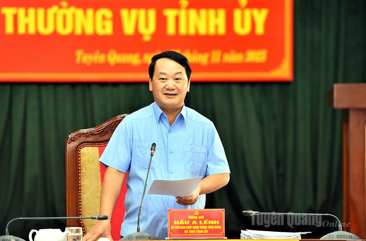 Đồng chí Bí thư Tỉnh ủy Hầu A Lềnh phát biểu tại hội nghị.