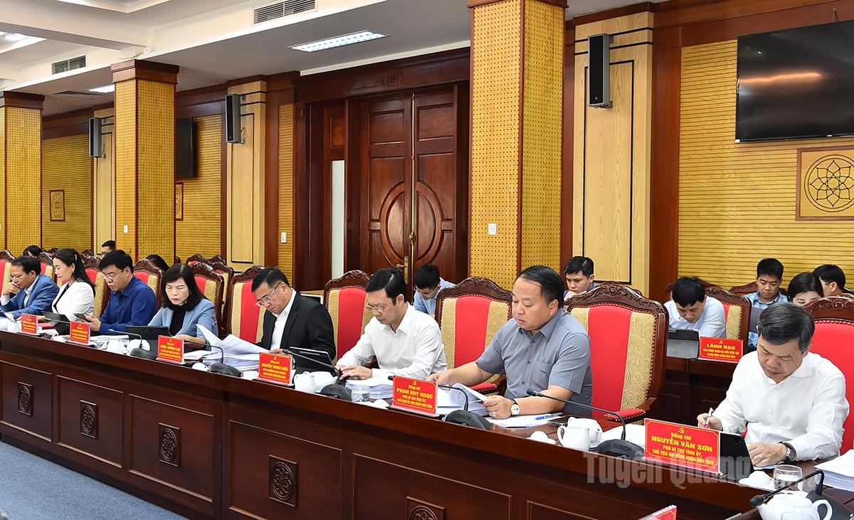 Các đồng chí Thường trực Tỉnh ủy và đại biểu dự hội nghị.